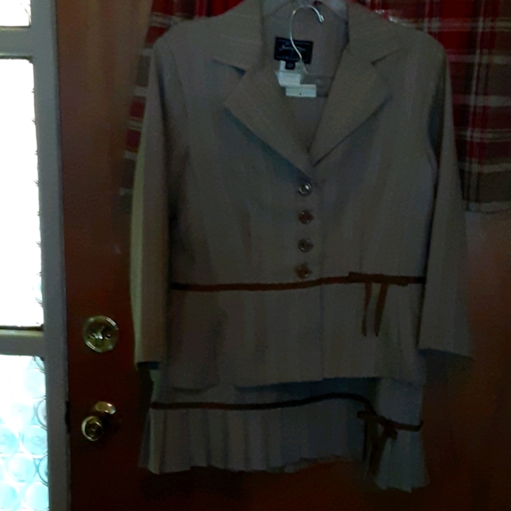 Women's tan skirt suit new with tags 12p